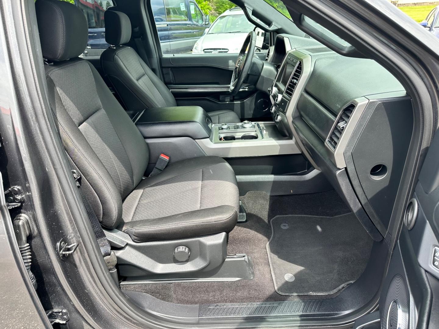 2019 Gray /Black Ford Expedition XLT (1FMJU1JT3KE) with an 3.5L V6 DOHC 24V TWIN TURBO engine, 10 Speed Automatic transmission, located at 547 E. Main St., Orwell, OH, 44076, (440) 437-5893, 41.535435, -80.847855 - Photo#52